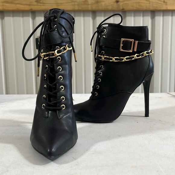 Shoe dazzle, size 8, black and gold - Picture 2 of 4